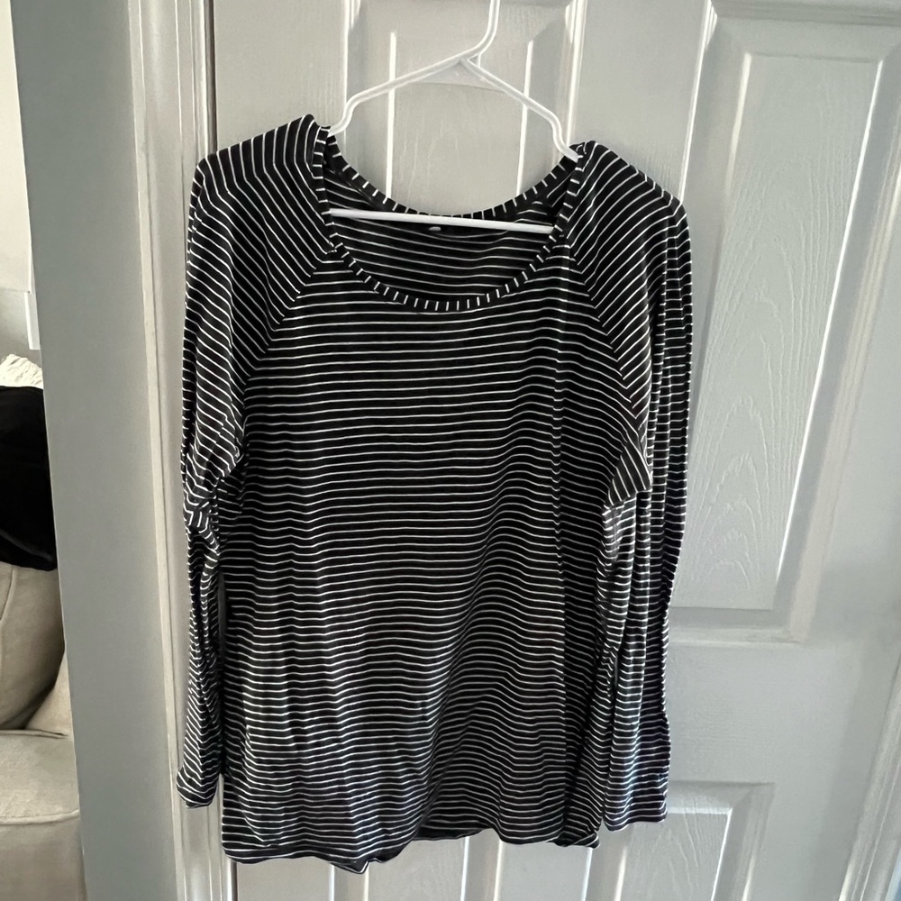 Lululemon Athletica Gray and White Long Sleeve Tee